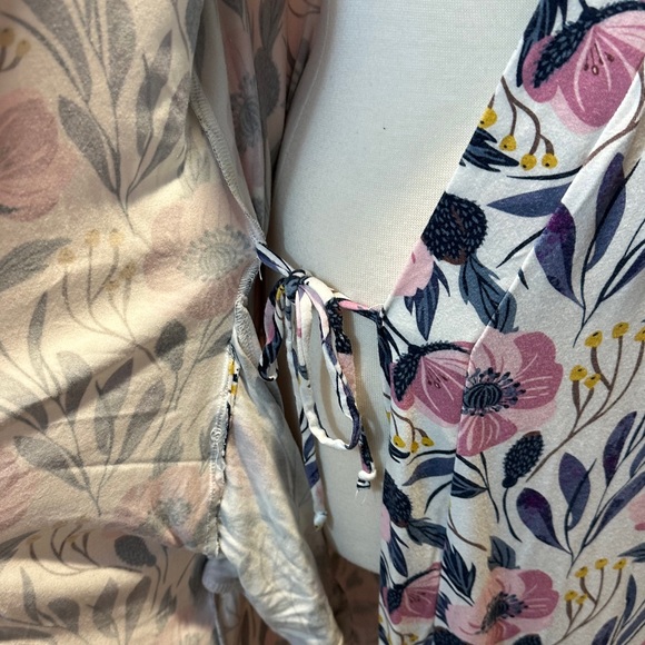 Milkmaid Goods Robe - Picture 12 of 12